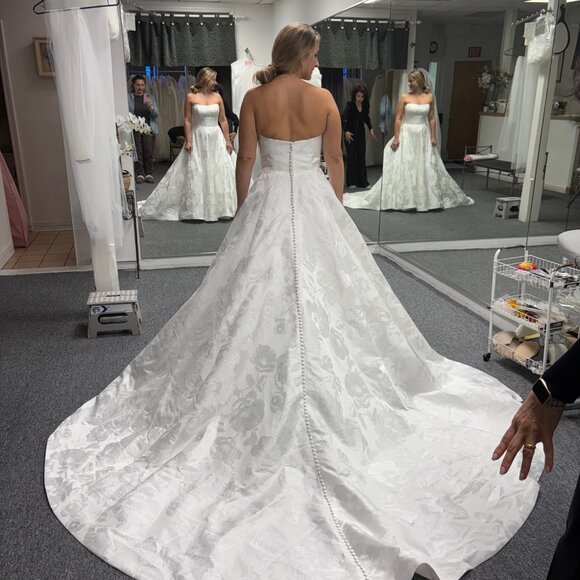 Justin Alexander Wedding Gown - Ivory - Picture 6 of 14